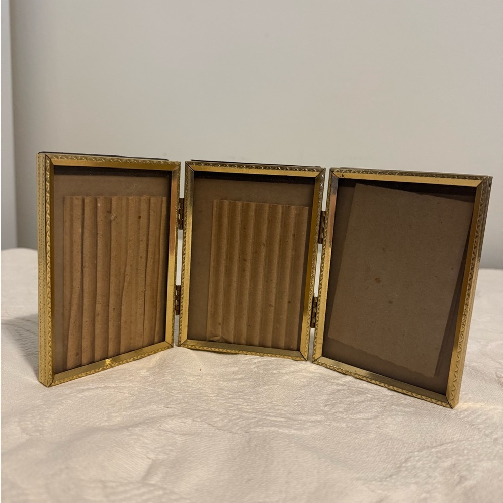 Vintage 1970s Triple trifold  Photo Frame hinged